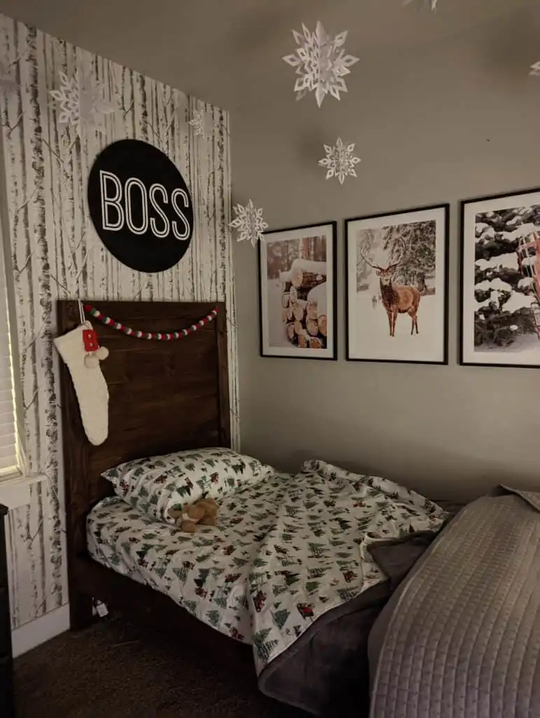 how to decorate your babys nursery for christmas on a budget