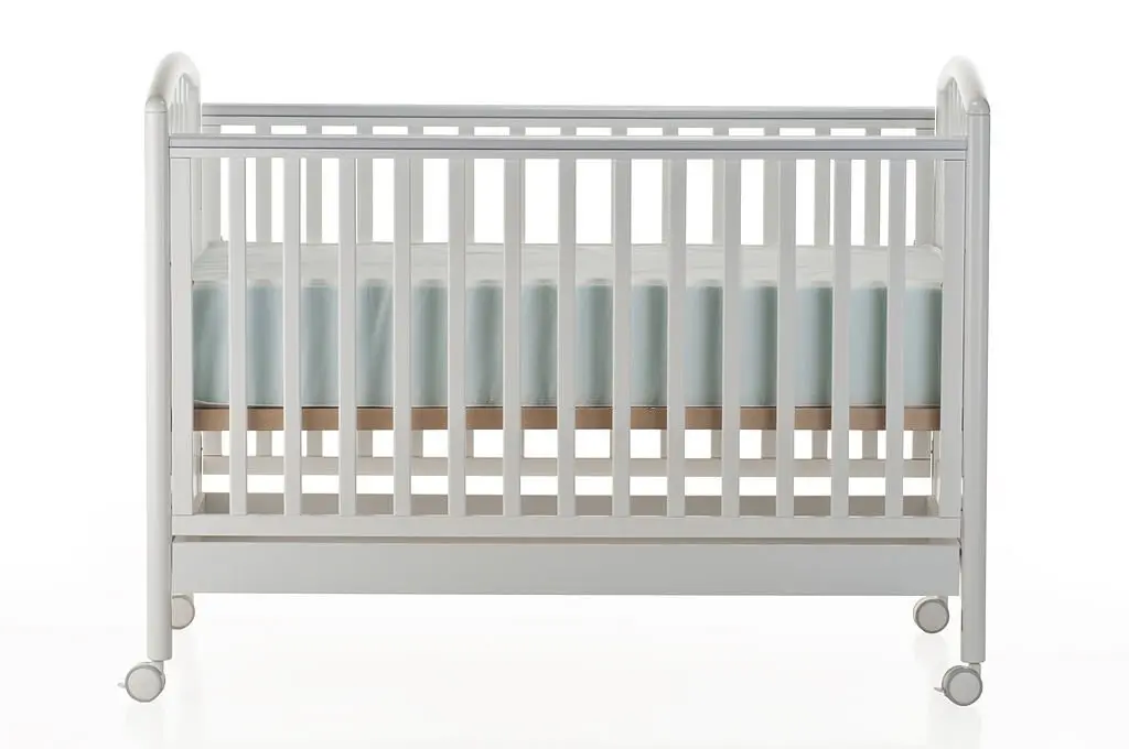 when to move baby to crib : a comprehensive guide